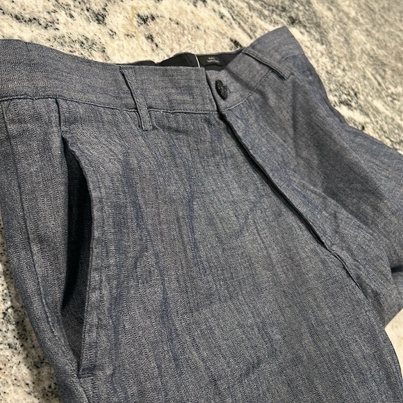 BNWT Size 32 H&M slim fit shorts, 2 side pockets, 2 back pockets and belt loops - Picture 6 of 10
